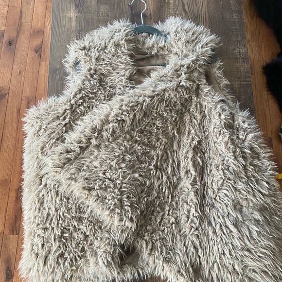 Vest - Picture 2 of 3